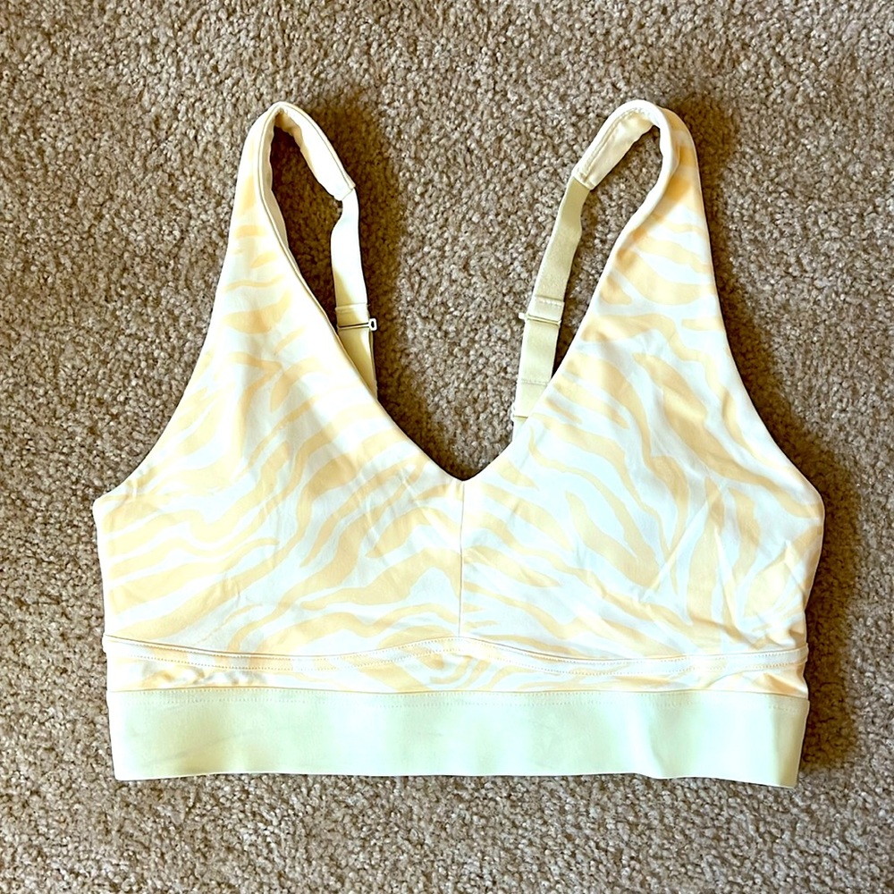 Nwt Fabletics All Day Every Day Bra - image 1